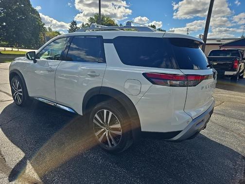 2024 Nissan Pathfinder Platinum 4WD