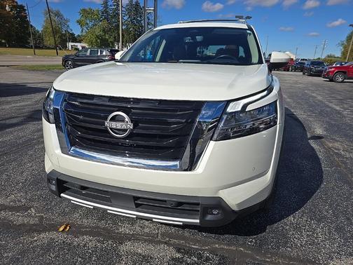 2024 Nissan Pathfinder Platinum 4WD