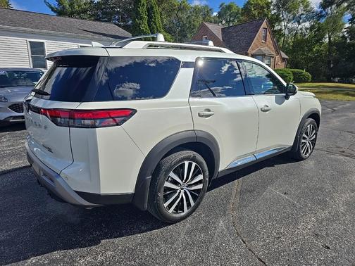 2024 Nissan Pathfinder Platinum 4WD