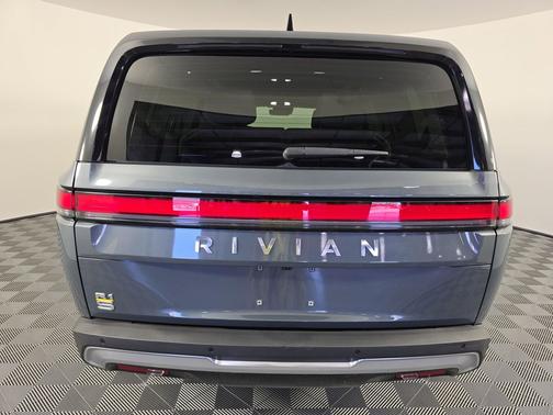 2023 Rivian R1S Adventure