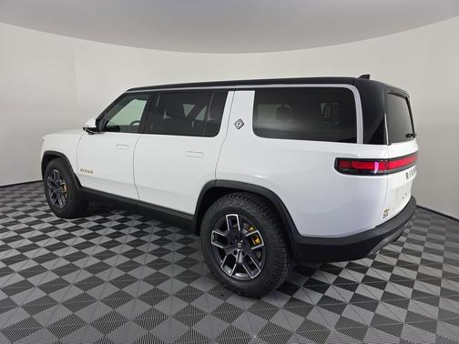 2023 Rivian R1S Adventure