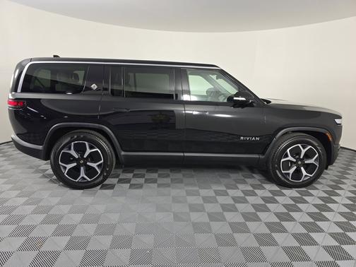 2024 Rivian R1S Adventure Package