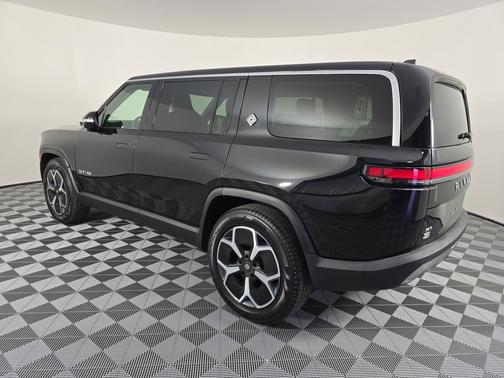 2024 Rivian R1S Adventure Package
