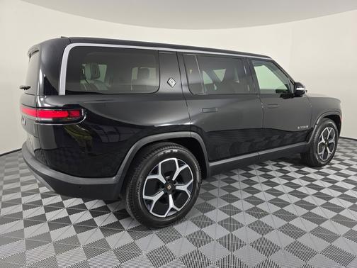 2024 Rivian R1S Adventure Package