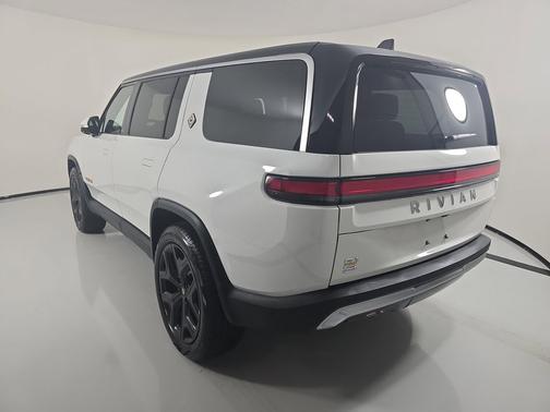 2024 Rivian R1S Adventure Quad Motor Large Pack