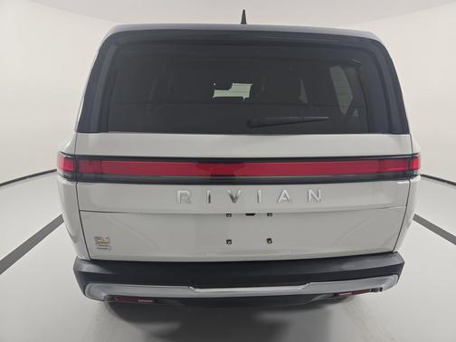 2024 Rivian R1S Adventure Quad Motor Large Pack