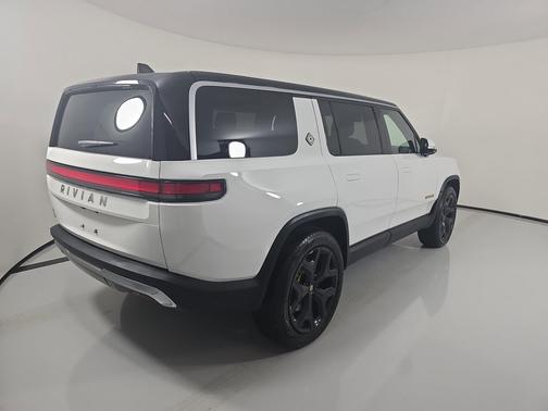 2024 Rivian R1S Adventure Quad Motor Large Pack