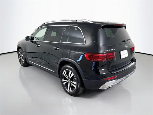 2025 Mercedes-Benz GLB 250 