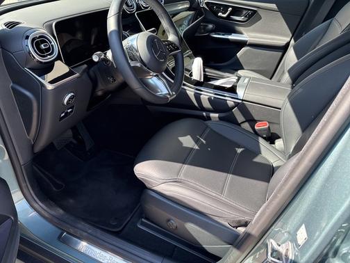 2025 Mercedes-Benz GLC 300 