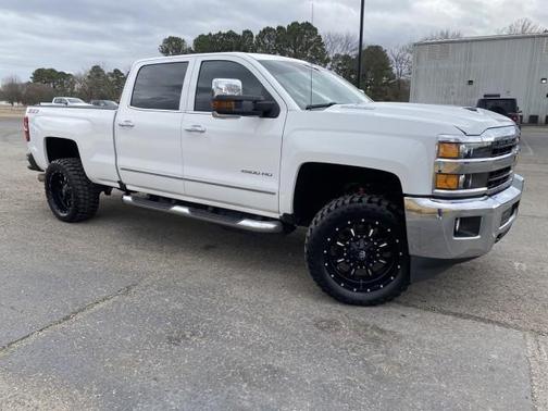 Photo 3 of 32 of 2019 Chevrolet Silverado 2500 LTZ