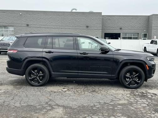 2023 Jeep Grand Cherokee L Laredo