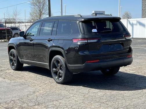 2025 Jeep Grand Cherokee L Laredo