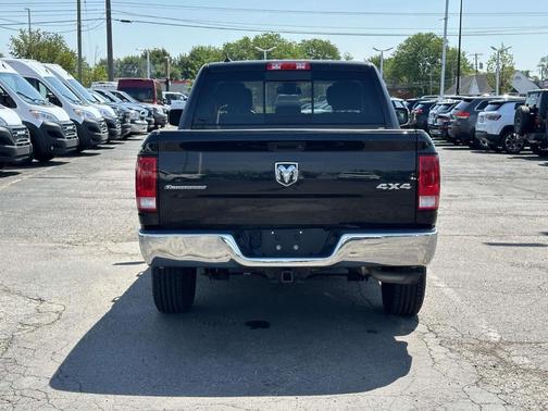 Brilliant Black Crystal Pearlcoat 2016 RAM 1500 SLT