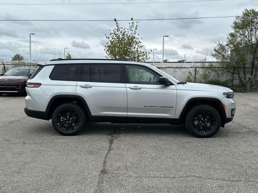2025 Jeep Grand Cherokee L Laredo