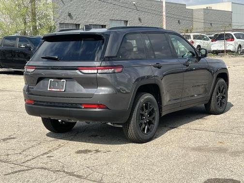 2025 Jeep Grand Cherokee Laredo