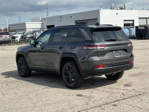 2025 Jeep Grand Cherokee Laredo