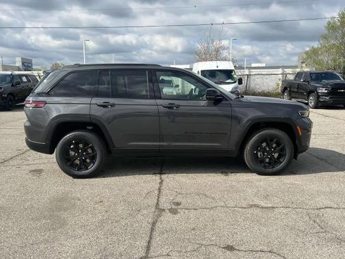 2025 Jeep Grand Cherokee Laredo
