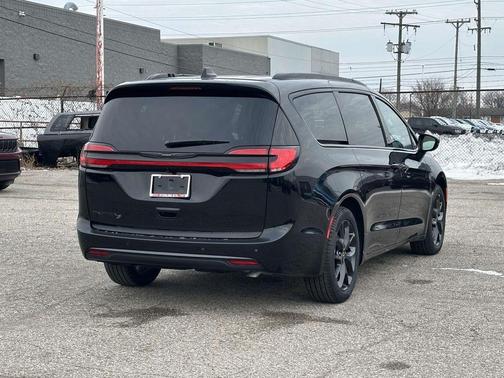 2026 Chrysler Pacifica Select