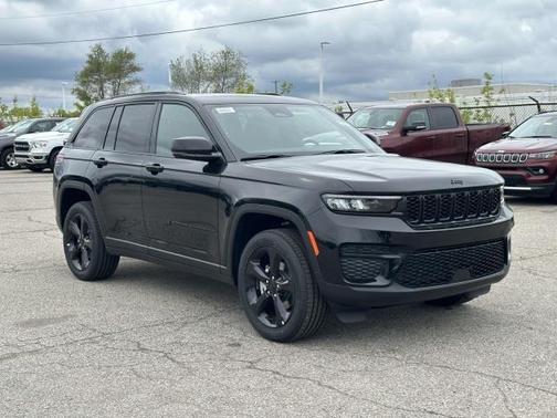 2025 Jeep Grand Cherokee Laredo