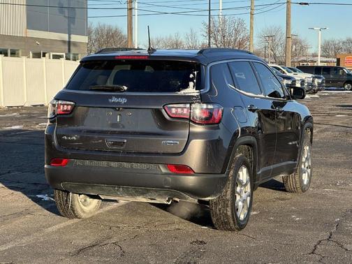 2022 Jeep Compass Latitude Lux