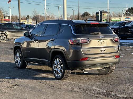2022 Jeep Compass Latitude Lux
