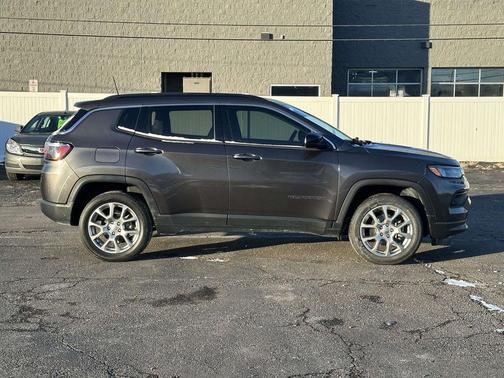 2022 Jeep Compass Latitude Lux