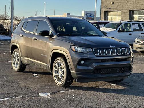 2022 Jeep Compass Latitude Lux