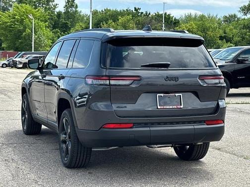 2025 Jeep Grand Cherokee L Laredo