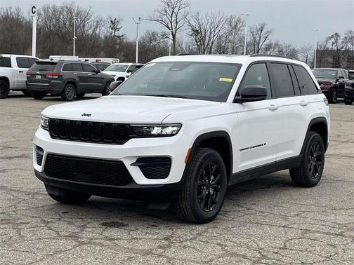 2025 Jeep Grand Cherokee Laredo