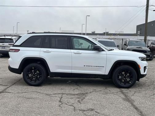 2025 Jeep Grand Cherokee Laredo