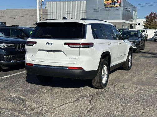 Bright White Clearcoat 2023 Jeep Grand Cherokee L Laredo