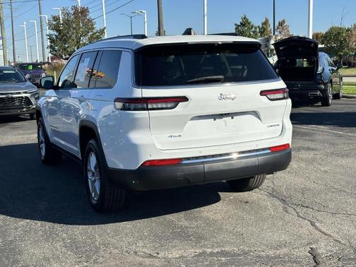 Bright White Clearcoat 2023 Jeep Grand Cherokee L Laredo