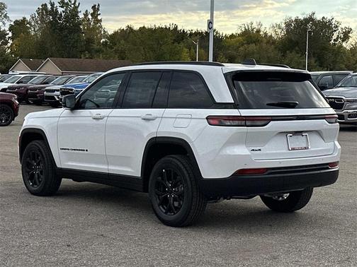 2025 Jeep Grand Cherokee Laredo