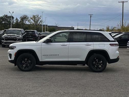 2025 Jeep Grand Cherokee Laredo