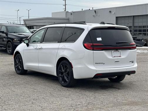 2026 Chrysler Pacifica Limited
