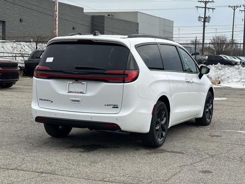 2026 Chrysler Pacifica Limited
