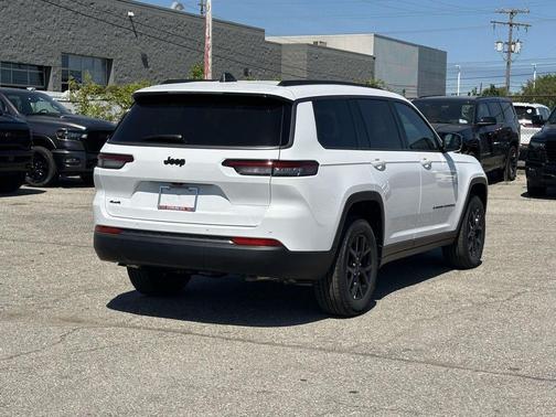 Bright White Clearcoat 2026 Jeep Grand Cherokee L Laredo