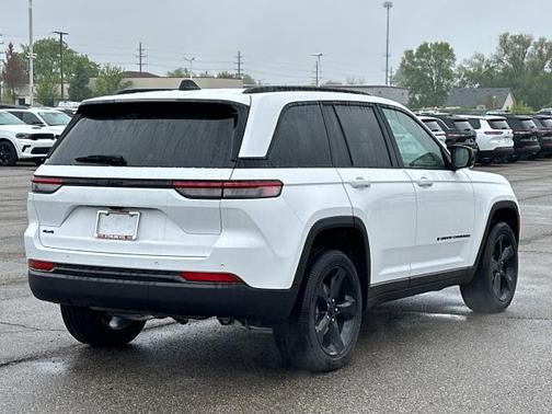 2025 Jeep Grand Cherokee Laredo