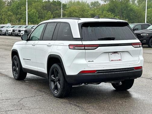 2025 Jeep Grand Cherokee Laredo