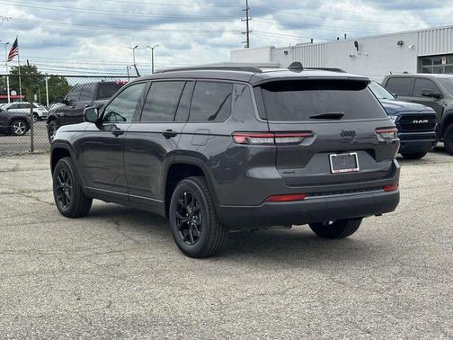 Metallic 2026 Jeep Grand Cherokee L Laredo