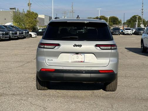2025 Jeep Grand Cherokee L Laredo