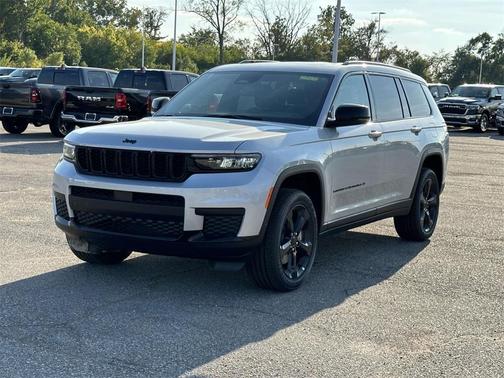 2025 Jeep Grand Cherokee L Laredo
