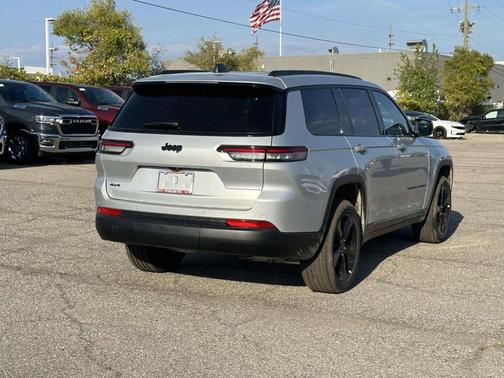 2025 Jeep Grand Cherokee L Laredo