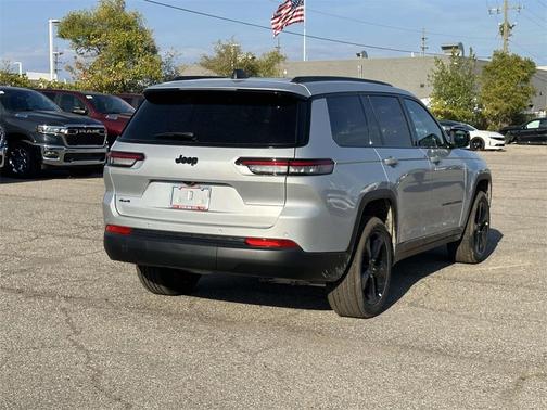 2025 Jeep Grand Cherokee L Laredo