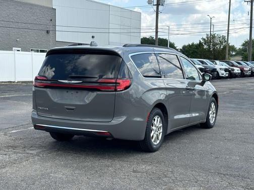 2022 Chrysler Pacifica Touring-L