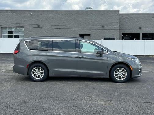 2022 Chrysler Pacifica Touring-L