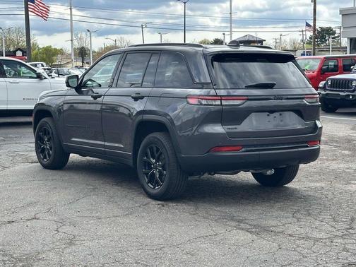 Metallic 2024 Jeep Grand Cherokee Laredo