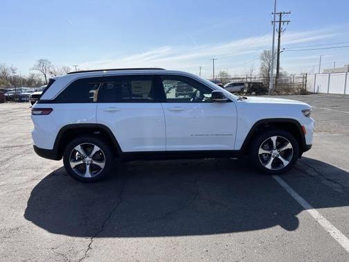 2025 Jeep Grand Cherokee 4xe Base