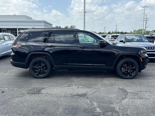 Diamond Black 2023 Jeep Grand Cherokee L Laredo