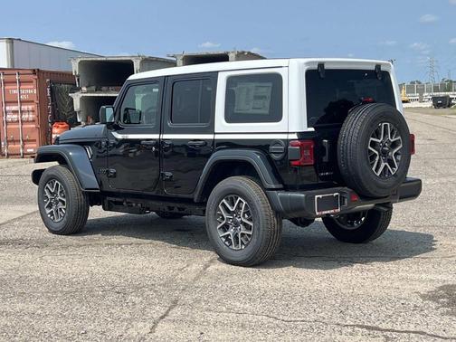 Black Clearcoat 2026 Jeep Wrangler Sahara